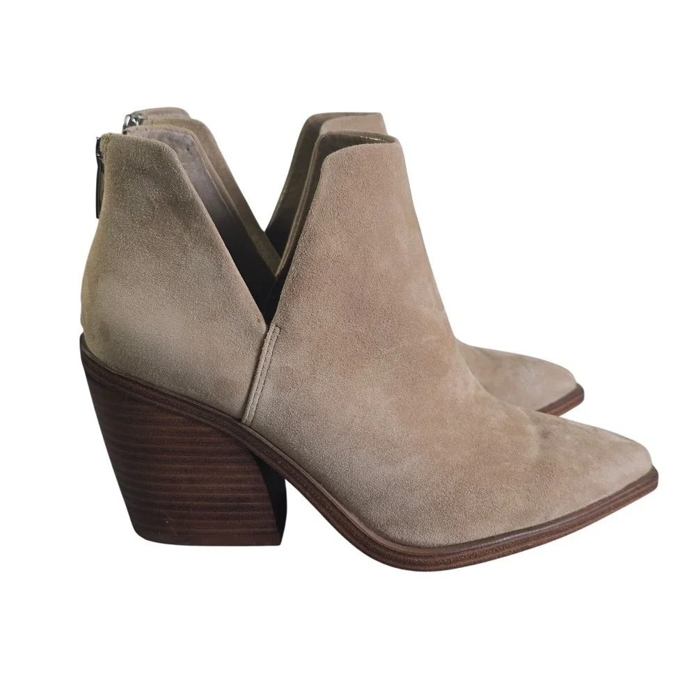 Vince‎ Camuto Gigietta Tan Suede Pointed Toe V-Cut Ankle Booties Woman 8.5M 39